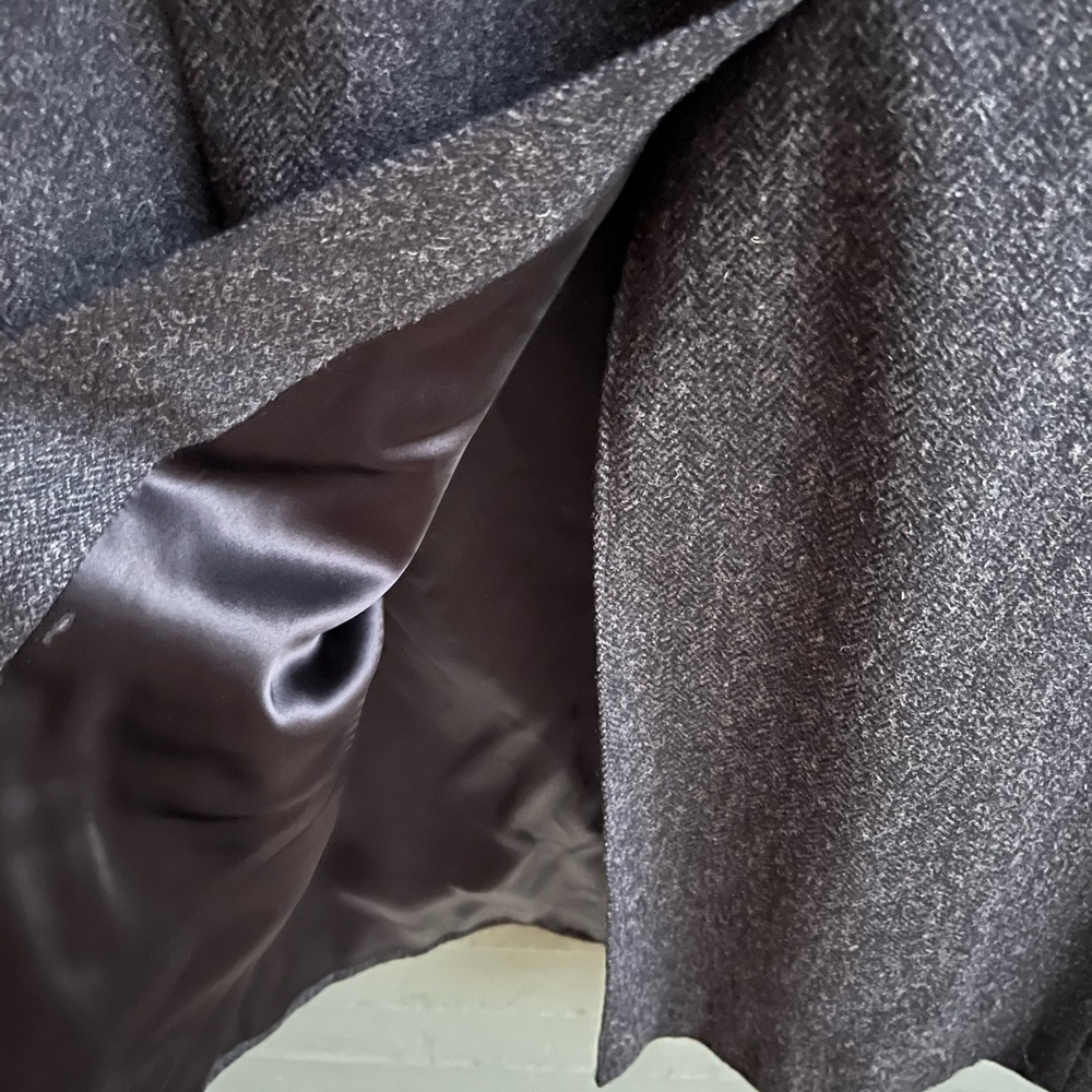 Handsome Gray Herringbone Tweed 100% Wool Long Coat  With Velvet Collar - Picture 6 of 12